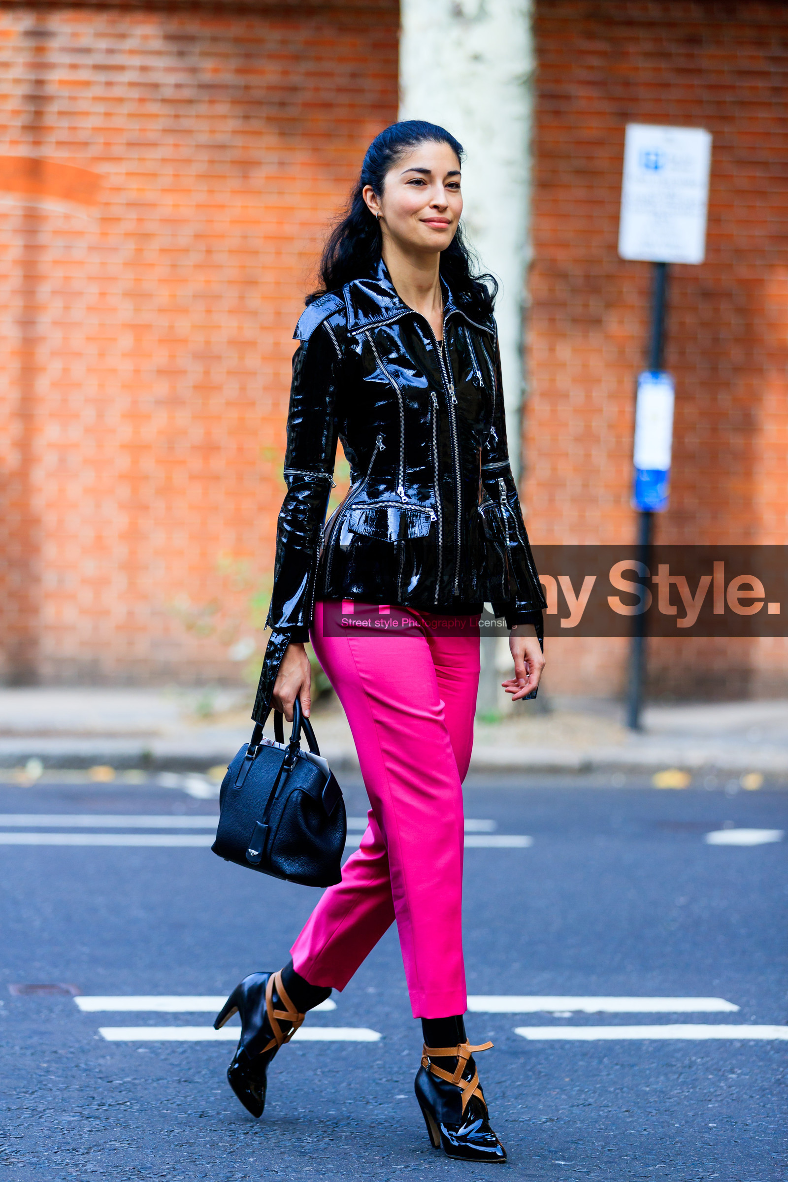 black bag, black jacket, black shoes, caroline issa, high heels, leather bag, leather jacket, leather shoes, louis vuitton, pink pants, trousers, vinyl, fashion week, frenchystyle, FW, jonathan paciullo, street style, LFW, LONDON, SPRING SUMMER 2019, SS 19, vertical, full length
