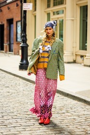 fishnet skirt, pink long, skirt, dark green blazer, plaid blazer, knitted jumper, stripes jumper, multicolor jumper, pigy tails, white hair bows, blue bandana, hair bandana, headphones, red bottines, stones necklace, mutlticolor necklace, lindsay vrckovnik, street style, jonathan paciullo, FW, frenchystyle, fashion week, NYFW, NEW YORK, AUTUMN WINTER 2022-2023, FALL WINTER 2022_2023, FW 22-23, vertical, full length