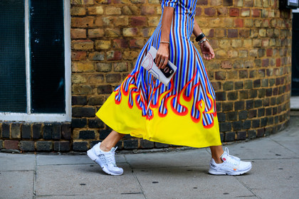 blue dress, graphic dress, holli rogers, leather shoes, nike, off white, printed dress, stripes, white sneakers, yellow, fashion week, frenchystyle, FW, jonathan paciullo, street style, LFW, LONDON, SPRING SUMMER 2019, SS 19, atmosphere details, horizontal, detail