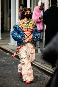 multicolor look, printed jacket, multicolor puffed jacket, puffed winter jacket, puffy blue jacket, corail tank top, ruffled tank top, multiprint shirt, multicolor shirt, rose pale pants, silver belt, fringe hair, baggy pants, cargo pants, pink shoes, printed pants, punk style, street style, jonathan paciullo, FW, frenchystyle, fashion week, NYFW, NEW YORK, AUTUMN WINTER 2022-2023, FALL WINTER 2022_2023, FW 22-23, vertical, full length
