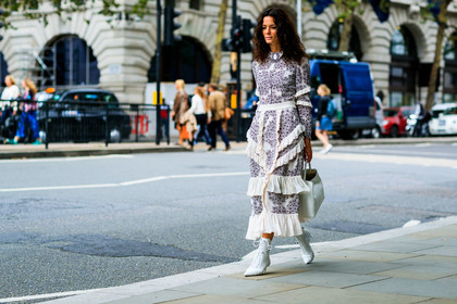 black and white, floral, flowers, graphic dress, high heels, leather bag, leather shoes, printed dress, white bag, white boots, fashion week, frenchystyle, FW, jonathan paciullo, street style, LFW, LONDON, SPRING SUMMER 2019, SS 19, atmosphere details, horizontal, full length