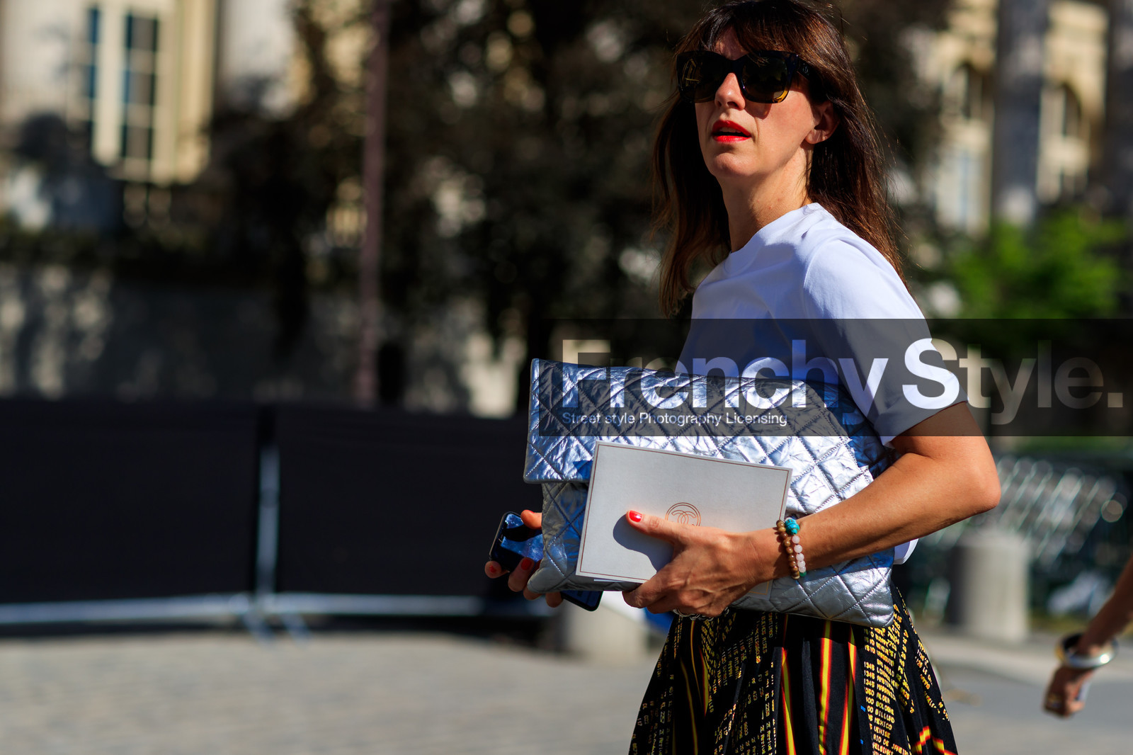 black skirt, chanel handbag, graphic skirt, leather bag, printed skirt, silver bag, sunglasses, white t shirt, fashion week, frenchystyle, FW, jonathan paciullo, street style, PFW, PARIS, horizontal, atmosphere details, detail, AUTUMN WINTER 2018-2019, FALL WINTER 2018-2019, FW 18-19