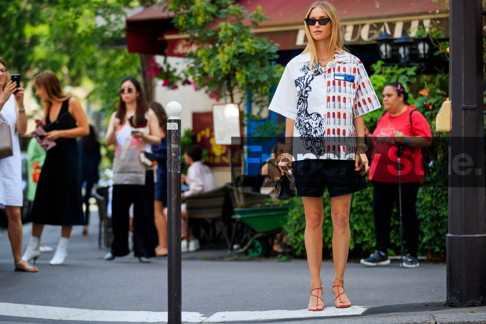 black bag, black shorts, céline, graphic shirt, high heels, leather bag, leather shoes, mini bag, prada, printed shirt, red shoes, sunglasses, white shirt, fashion week, frenchystyle, FW, jonathan paciullo, street style, PFW, PARIS, atmosphere details, horizontal, full length, AUTUMN WINTER 2018-2019, FALL WINTER 2018-2019, FW 18-19, pernille teisbaek