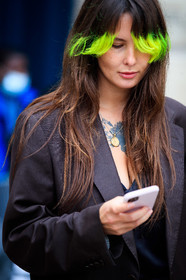 neon yellow hair, hair details, close up detail, tie and dye hair, fashion week, frenchystyle, FW, jonathan paciullo, street style, PFW, PARIS, SPRING SUMMER 2021, SS 21, vertical, atmosphere details, detail