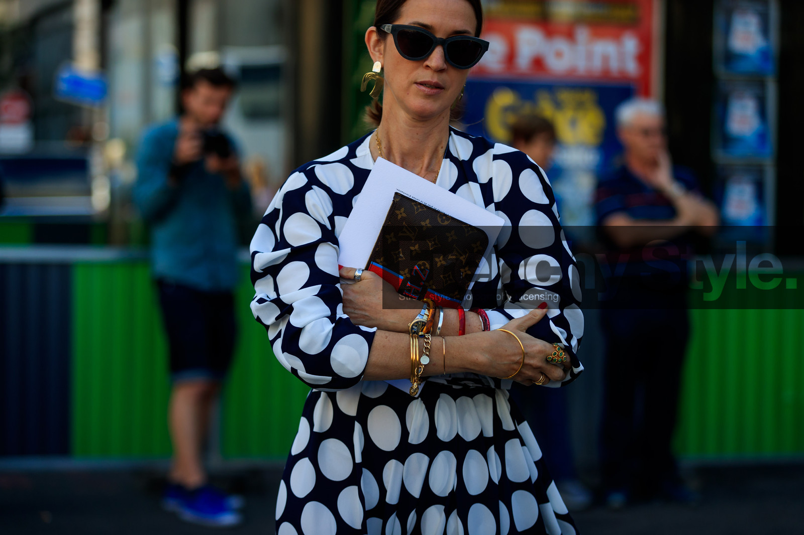 black and white, bracelet, brown clutch, earrings, golden jewelry, graphic bag, graphic dress, leather bag, louis vuitton, monogram, polka dot, printed bag, printed dress, rings, sunglasses, PFW, fashion week, frenchystyle, FW, jonathan paciullo, street style, PARIS, horizontal, atmosphere details, detail, AUTUMN WINTER 2018-2019, FALL WINTER 2018-2019, FW 18-19