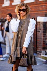 brown scale sunglasses, square glasses, white blouse, checked dress, brown checked dress, ruffle dress, asymmetrical dress, animal skin bag, brown leather bag, mini bag, hand bag, long necklace, golden necklace, charms necklace, fashion week, frenchystyle, FW, jonathan paciullo, street style, vertical, detail, atmosphere details