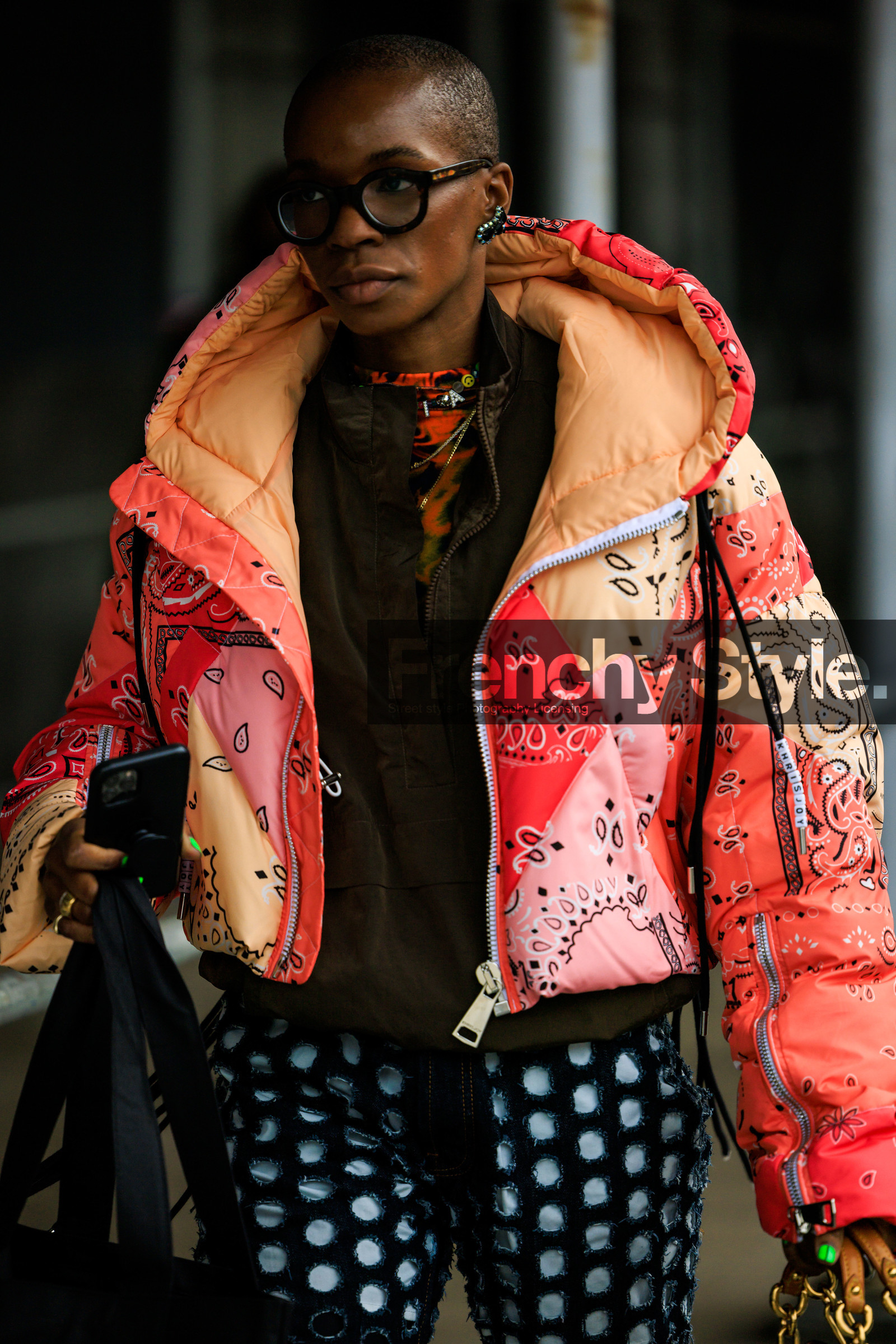 multicolor look, details, bandana coat, puffed coat, multicolor winter coat, winter outwear, doctors glasses, louis vuitton handbag, monogram handbag, black pants, white dots pants, patched, jacket, tote bag, margiela jeans, cut out jeans, maison margiela pants, street style, jonathan paciullo, FW, frenchystyle, fashion week, NYFW, NEW YORK, AUTUMN WINTER 2022-2023, FALL WINTER 2022_2023, FW 22-23, vertical, atmosphere details