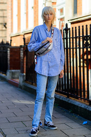 model, ralph lauren shirt, light blue shirt, striped shirt, man shirt, white eyeliner, make up, eye make up, waist bag, champion bag, denim, jeans, vans shoes, black sneackers, light blue jeans, logo shoulder strap, fashion week, frenchystyle, FW, jonathan paciullo, street style, vertical, full length