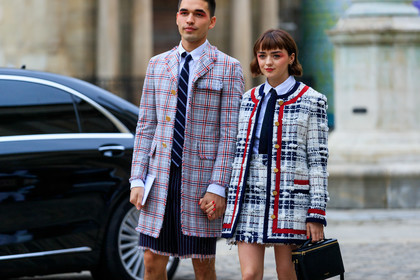 thom browne bag, thom browne coat, thom browne jacket, thom browne look, thom browne skirt, thom browne shorts, thom browne shirt, thom browne socks, used jacket, used shorts, navy blue coat, navy blue tie, navy blue shorts, checked jacket, checked coat, striped tie, striped socks, striped shorts, white shirt, red jacket, red coat, white jacket, white coat, white skirt, black leather bag, box bag, hand bag, tweed jacket, tweed skirt, make up, make up details, eyeshadows, red eyeshadow, fashion week, frenchystyle, FW, jonathan paciullo, street style, PFW, PARIS, SPRING SUMMER 2020, SS 20, horizontal, atmosphere details, detail