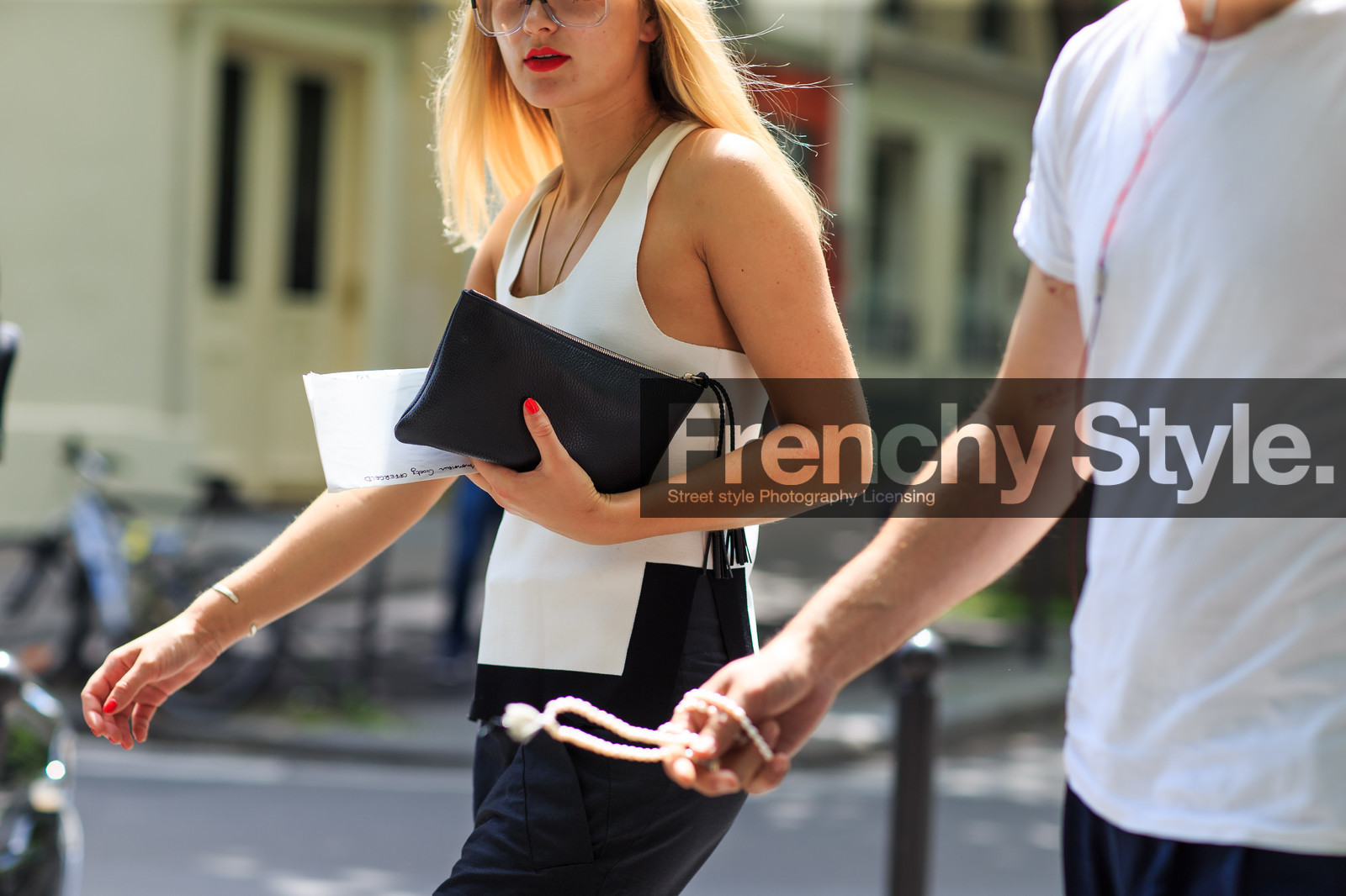 atmosphere details, black clutch, black pants, detail, fashion week, frenchystyle, FW, horizontal, jonathan paciullo, leather clutch, MENSWEAR, PARIS, PFW, red lips, SPRING SUMMER 2017, SS 17, street style, trousers, white tank top