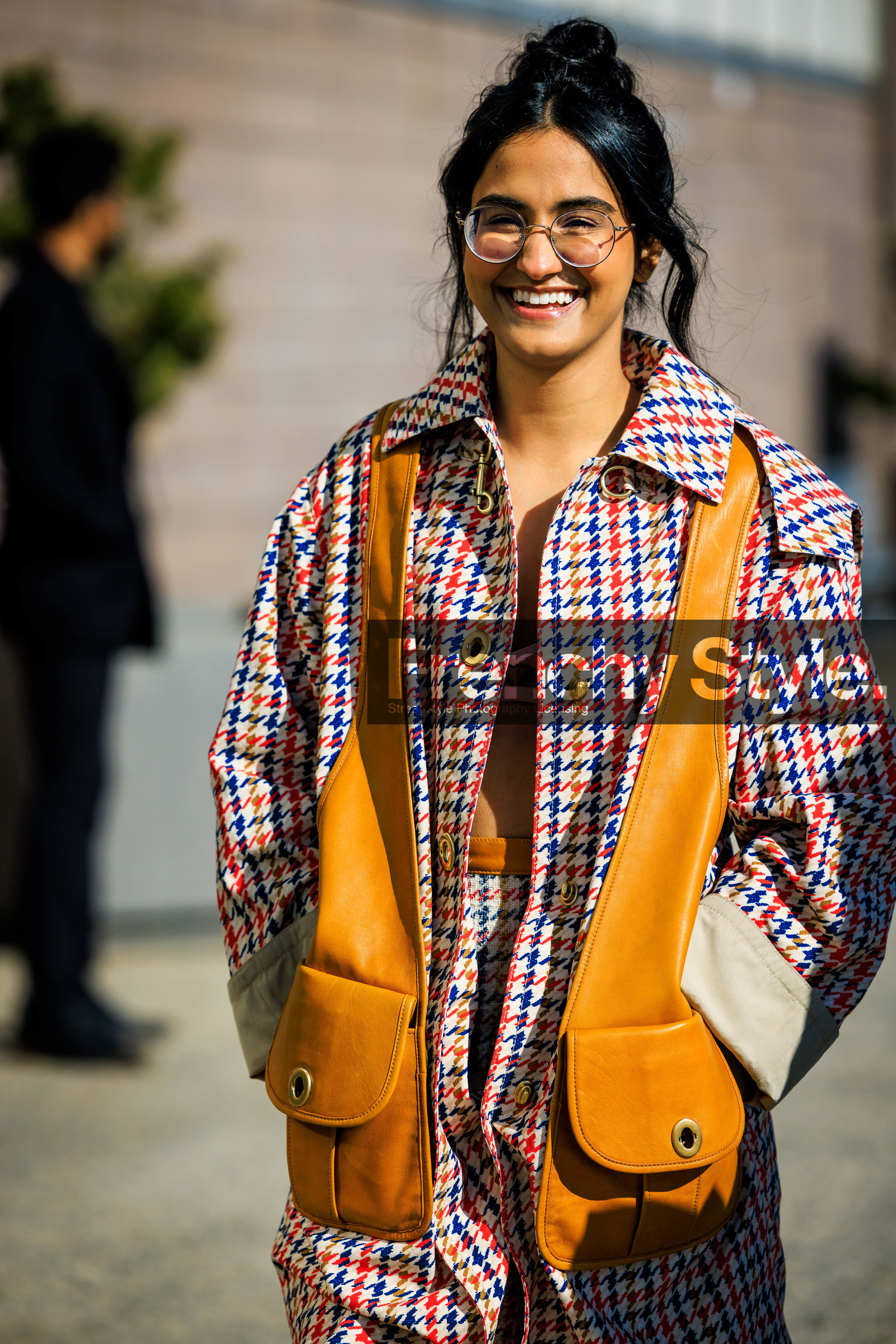 yellow veste, leather sleeveless veste, plaid multicolor jacket, red and blue jacket, printed jacket, glasses, hair bow, fashion week, frenchystyle, FW, jonathan paciullo, street style, NYFW, NEW YORK, AUTUMN WINTER 2022-2023, FALL WINTER 2022_2023, FW 22-23, vertical, atmosphere details
