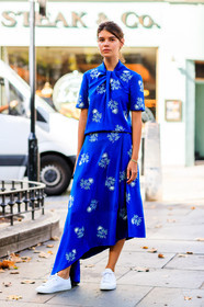 blue skirt, blue top, floral, flowers, graphic skirt, graphic top, leather shoes, printed skirt, printed top, white sneakers, fashion week, frenchystyle, FW, jonathan paciullo, street style, LFW, LONDON, SPRING SUMMER 2019, SS 19, vertical, full length