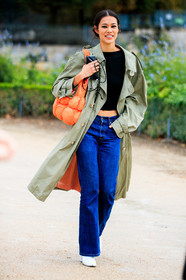 kaki trench coat, blue jeans, flare jeans, denim, orange bag, shoulder bag, quilted bag, cropped pullover, fashion week, frenchystyle, FW, jonathan paciullo, street style, PFW, PARIS, SPRING SUMMER 2021, SS 21, vertical, full length, model