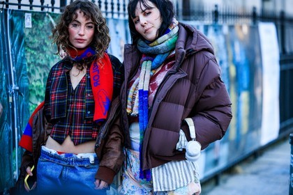 details, red scarf, brown bomber jacket, leather bomber jacket, cargo denim, cargo jeans, vitnage jacket, curls, multicolor scarf, puffed jacket, brown jacket, brown winter jacket, winter outwear, pleated sleeveless vest, plaid vest, plaid top, striped sih, fashion week, frenchystyle, FW, jonathan paciullo, street style, NYFW, NEW YORK, AUTUMN WINTER 2022-2023, FALL WINTER 2022_2023, FW 22-23, atmosphere details, horizontal