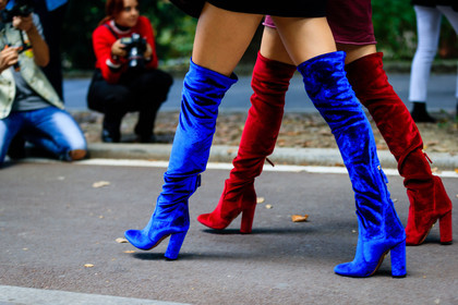 atmosphere details, blue boots, caroline vreeland, detail, fashion week, frenchystyle, FW, high boots, high heels, horizontal, jonathan paciullo, justin o'shea, MFW, MILAN, red boots, SPRING SUMMER 2017, SS 17, street style, velvet