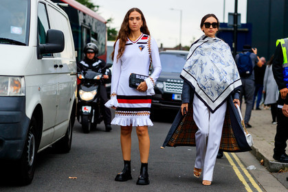 erika boldrin, beatrice gutu, white dress, long sleeves dress, ruffle dress, striped dress, burberry bag, monogrammed bag, letter printed bag, black leather bag, sportswear dress, black leather boots, chelsea boots, big sole boots, openwork dress, fashion week, frenchystyle, FW, jonathan paciullo, street style, atmosphere details, horizontal, full length