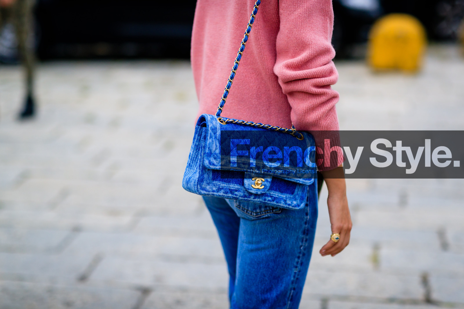 atmosphere details, blue denim, boy bag, chanel, denim bag, denim pants, detail, fashion week, frenchystyle, FW, horizontal, jeans, jonathan paciullo, leather bag, MFW, MILAN, pink sweater, SPRING SUMMER 2017, SS 17, street style, trousers