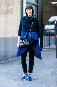 AUTUMN WINTER 2017-2018, AW 17-18, black bag, black denim, black jacket, blue jacket, blue sneakers, clara cornet, denim pants, FALL WINTER 2017-2018, fashion week, frenchystyle, full length, FW, FW 17-18, jeans, jonathan paciullo, jw anderson, leather bag, leather shoes, LFW, LONDON, street style, trousers, vertical