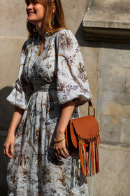 beige dress, camel bag, chloé, fringes, graphic dress, leather bag, printed dress, PFW, fashion week, frenchystyle, FW, jonathan paciullo, street style, PARIS, vertical, detail, atmosphere details, AUTUMN WINTER 2018-2019, FALL WINTER 2018-2019, FW 18-19, eugenie trochu