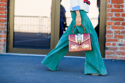 atmosphere details, blazer, detail, fashion week, frenchystyle, FW, graphic bag, graphic jacket, green pants, gucci, horizontal, jonathan paciullo, leather bag, MFW, MILAN, printed bag, printed jacket, red bag, SPRING SUMMER 2018, SS 18, street style, trousers, white jacket