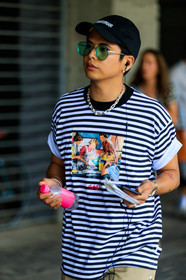atmosphere details, black cap, chains, detail, fashion week, frenchystyle, FW, graphic top, jonathan paciullo, MENSWEAR, necklace, PARIS, PFW, printed t shirt, SPRING SUMMER 2018, SS 18, street style, striped t shirt, sunglasses, vertical