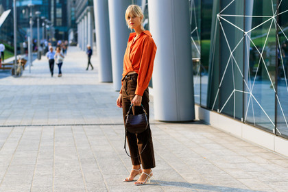 brown bag, brown denim, denim pants, earrings, high heels, jeans, leather bag, leather shoes, linda tol, orange shirt, the row, trousers, white shoes, fashion week, frenchystyle, FW, jonathan paciullo, street style, MFW, MILAN, SPRING SUMMER 2019, SS 19, atmosphere details, horizontal, full length