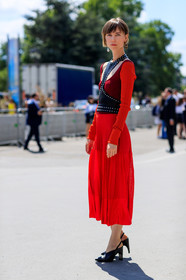 black shoes, bordeaux, burgundy, harness, high heels, leather shoes, pleats, red dress, studs, fashion week, frenchystyle, FW, jonathan paciullo, street style, PFW, PARIS, vertical, full length, AUTUMN WINTER 2018-2019, FALL WINTER 2018-2019, FW 18-19, vika gazinskaya