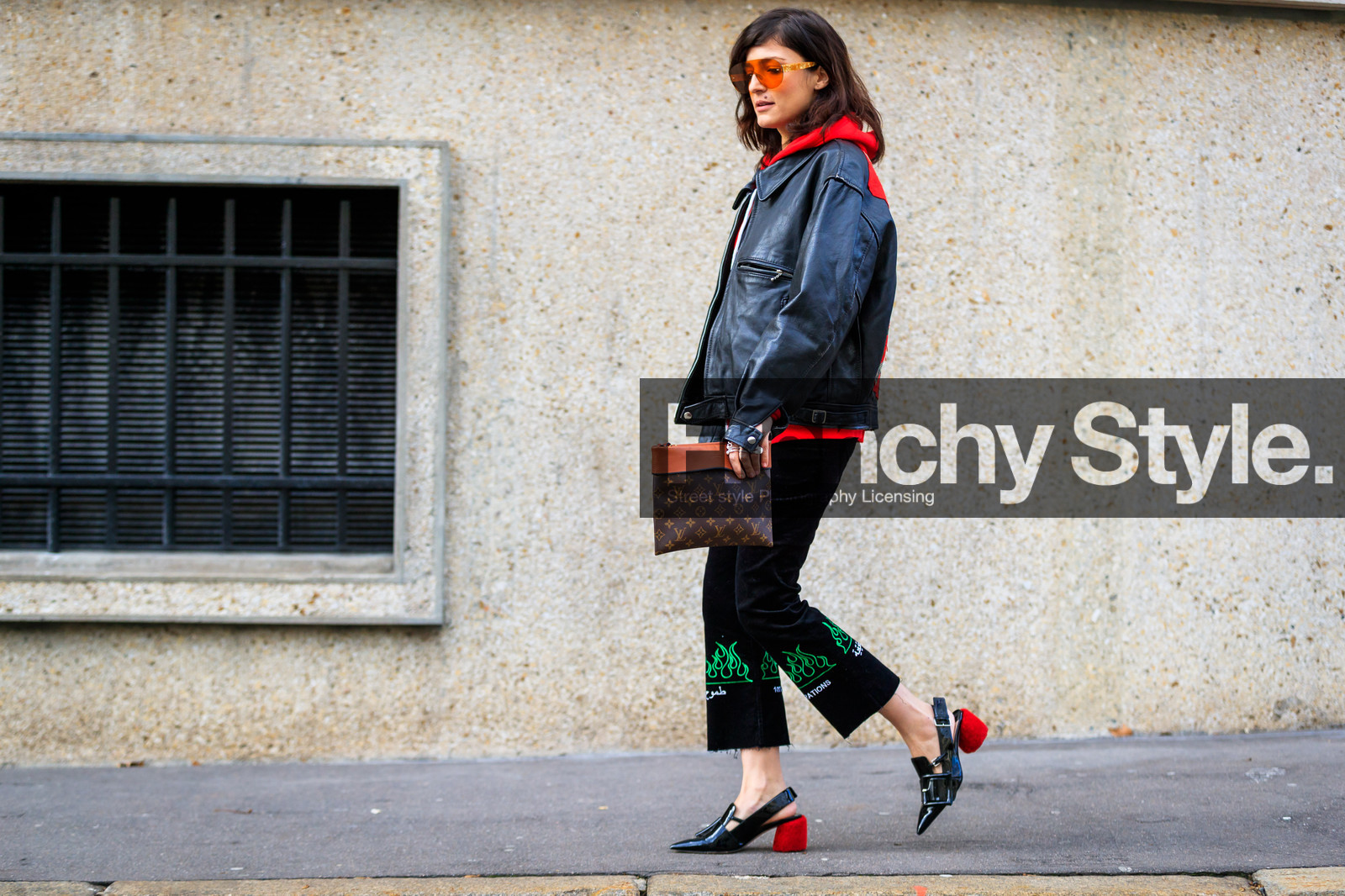 atmosphere details, AUTUMN WINTER 2017-2018, AW 17-18, black denim, black jacket, black perfecto, black shoes, brown clutch, denim pants, eleonora carisi, FALL WINTER 2017-2018, fashion week, frenchystyle, full length, FW, FW 17-18, graphic bag, high heels, hoodie, horizontal, jeans, jonathan paciullo, leather bag, leather jacket, leather perfecto, leather shoes, louis vuitton, monogram, PARIS, PFW, printed bag, printed pants, red sweater, street style, sunglasses, trousers, varnished leather shoes, vêtements
