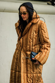 puffed winter jacket, furry printed coat, brown winter jacket, black pants, tortoise sunglasses, cat eye sunglasses, black clutch, leather clutch, street style, jonathan paciullo, FW, frenchystyle, fashion week, NYFW, NEW YORK, AUTUMN WINTER 2022-2023, FALL WINTER 2022_2023, FW 22-23, vertical, atmosphere details