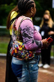 bag, blue denim, blue jean, chain bag, chanel bag, color, denim, earrings, gold earrings, jean, multicolor, multicolor bag, pink top, print, printed bag, quilted bag, red bag, top, yellow bag, street style, jonathan paciullo, FW, frenchystyle, fashion week, PFW, PARIS, SPRING SUMMER 2022, SS 22, vertical, atmosphere details