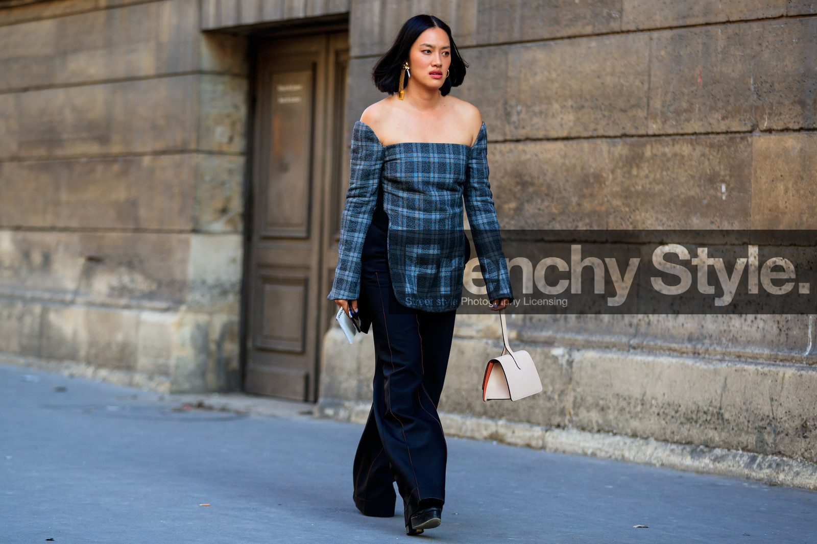 black pants, checked, graphic top, grey top, off the shoulder, plaid, printed top, trousers, fashion week, frenchystyle, FW, jonathan paciullo, street style, PFW, PARIS, horizontal, atmosphere details, full length, AUTUMN WINTER 2018-2019, FALL WINTER 2018-2019, FW 18-19, Tiffany Hsu