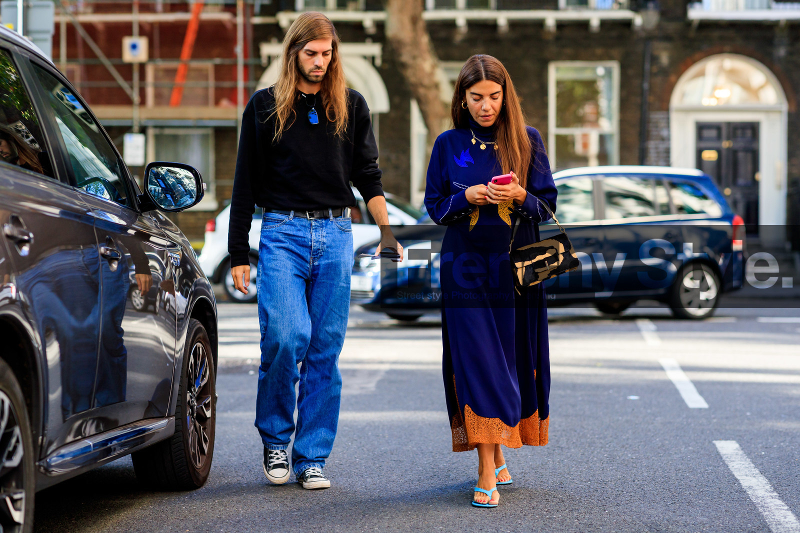 georgia tal, navy blue dress, chain necklace, charms necklace, golden necklace, baguette bag, embroidered dress, animal skin bag, golden earrings, hoop earrings, blue sandals, nude sandals, fashion week, frenchystyle, FW, jonathan paciullo, street style, atmosphere details, horizontal, full length