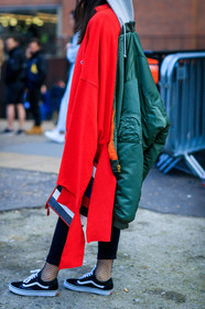 AUTUMN WINTER 2017-2018, AW 17-18, balenciaga, black denim, black sneakers, blue bag, bomber jacket, denim pants, detail, FALL WINTER 2017-2018, fashion week, fishnet, frenchystyle, FW, FW 17-18, geometric, graphic bag, green jacket, hood, jeans, jonathan paciullo, leather bag, LFW, LONDON, oversize, printed bag, red bag, red sweater, street style, striped bag, trousers, vans, vertical, vêtements