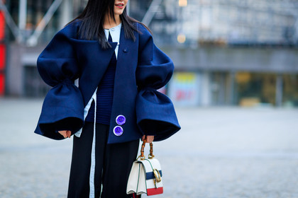 blue jacket, graphic bag, gucci, leather bag, multicolor bag, oversize, striped bag, trousers, white bag, fashion week, frenchystyle, FW, jonathan paciullo, street style, PFW, PARIS, SPRING SUMMER 2017, SS 17, HAUTE COUTURE, atmosphere details, detail, horizontal