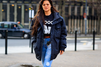 atmosphere details, AUTUMN WINTER 2017-2018, AW 17-18, black jacket, black t shirt, blue denim, denim pants, detail, FALL WINTER 2017-2018, fashion week, frenchystyle, FW, FW 17-18, horizontal, jeans, jonathan paciullo, LFW, LONDON, parka, ripped pants, street style, trousers