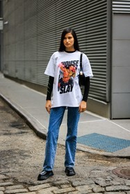 details, orange font printed white tshirt, printed tshirt, nude make up, close up, jeans, classic jeans, black handbag, leather handbag, second skin top, black top, black derbies, leather derbies, chunky derbies, street style, jonathan paciullo, FW, frenchystyle, fashion week, NYFW, NEW YORK, AUTUMN WINTER 2022-2023, FALL WINTER 2022_2023, FW 22-23, vertical, full length, model