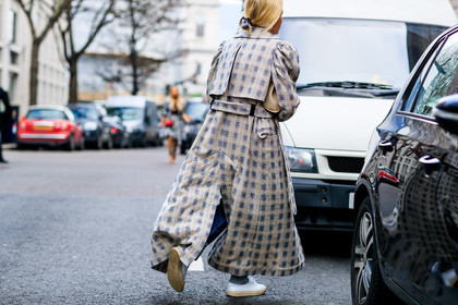 atmosphere details, AUTUMN WINTER 2017-2018, AW 17-18, back detail, beige coat, blue denim, checked coat, denim pants, detail, FALL WINTER 2017-2018, fashion week, frenchystyle, FW, FW 17-18, graphic coat, horizontal, jeans, jonathan paciullo, leather shoes, leather sneakers, LFW, LONDON, printed coat, street style, trousers, white sneakers