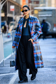 plaid long coat, printed winter coat, blue and red coat, winter look, multicolored coat, black pants, flared pants, leather shoes, black leather derbies, prada sunglasses, black sunglasses, coperni low cut top, coper black top, black top, big creole, big loops, big loops earrings, paco rabbane handbag, knitted handbag, grey handbag, fashion week, frenchystyle, FW, jonathan paciullo, street style, NYFW, NEW YORK, AUTUMN WINTER 2022-2023, FALL WINTER 2022_2023, FW 22-23, vertical, full length