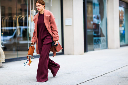 atmosphere details, AUTUMN WINTER 2016-2017, AW 16-17, brown bag, camel bag, chloe, courtney trop, FALL WINTER 2016-2017, fashion week, frenchystyle, fringes, full length, FW, FW 16-17, horizontal, jonathan paciullo, leather bag, mini bag, NEW YORK, NYFW, oversize, pink coat, pink top, pink trousers, pompons, street style, tone on tone, total look pink, total look red, wide pants, woman