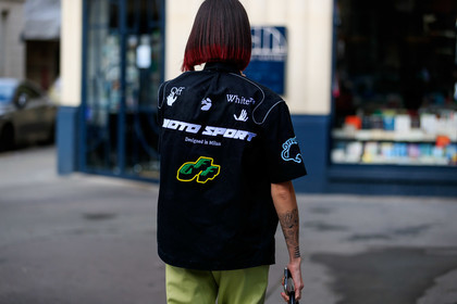 back details, black shirt, embroidered shirt, short sleeves shirt, off white shirt, alexandra guerain, fashion week, frenchystyle, FW, jonathan paciullo, street style, PFW, PARIS, AUTUMN WINTER 2021-2022, FALL WINTER 2021-2022, FW 21-22, atmosphere details, horizontal, detail