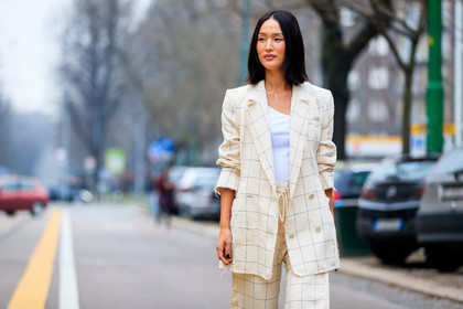 atmosphere details, AUTUMN WINTER 2017-2018, AW 17-18, beige jacket, beige pants, beige suit, blazer, checked jacket, checked pants, checked suit, detail, FALL WINTER 2017-2018, fashion week, frenchystyle, FW, FW 17-18, graphic jacket, graphic suit, horizontal, jonathan paciullo, MFW, MILAN, nicole warne, plaid, printed jacket, printed pants, printed suit, street style, trousers, white tank top, wide pants
