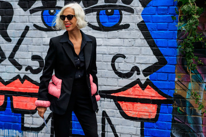 black suits, pink suits, black shirt, black sunglasses, butterfly sunglasses, fashion week, frenchystyle, FW, jonathan paciullo, street style, atmosphere details, horizontal, detail