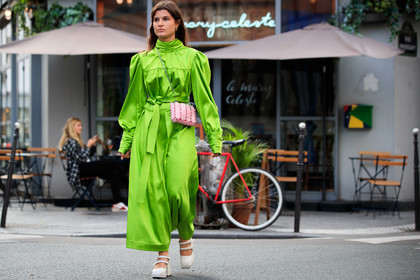 alice violier, green dress, neon green dress, silk dress, satin dress, high collar dress, long dress, long sleeves dress, paco rabanne bag, plastic bag, flower bag, light pink bag, crossbody bag, silvered chain strap bag, belted dress, white leather shoes, high heels shoes, high heels sandals, mary jane shoes, nodaleto shoes, drape dress, balloon sleeves, PARIS, PFW, fashion week, frenchystyle, FW, jonathan paciullo, street style, SPRING SUMMER 2021, SS 21, horizontal, atmosphere details, full length