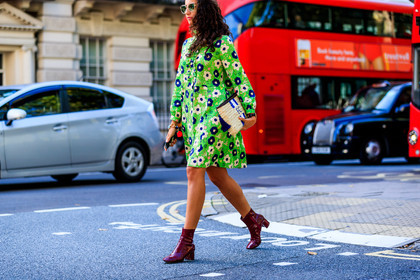 bordeaux, burgundy, floral, flowers, graphic dress, green dress, high heels, leather bag, leather shoes, printed dress, red boots, straw bag, sunglasses, fashion week, frenchystyle, FW, jonathan paciullo, street style, LFW, LONDON, SPRING SUMMER 2019, SS 19, atmosphere details, horizontal, detail
