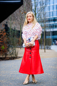 AUTUMN WINTER 2017-2018, AW 17-18, FALL WINTER 2017-2018, fashion week, frenchystyle, full length, FW, FW 17-18, golden shoes, jonathan paciullo, kate foley, leather shoes, leather skirt, LFW, LONDON, printed bag, printed shirt, red skirt, shiny shoes, street style, vertical, white bag, white shirt