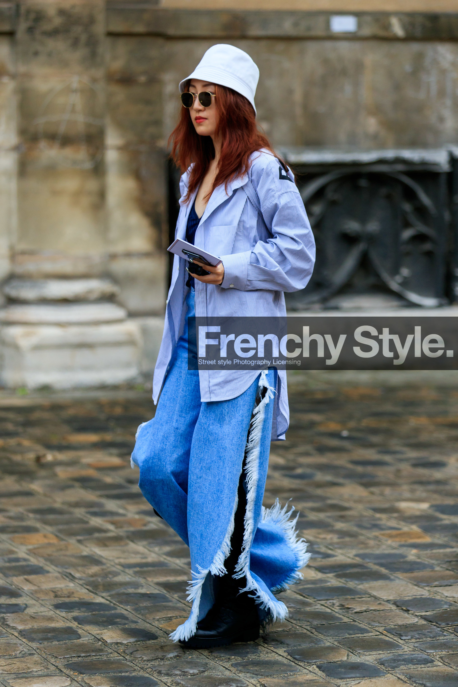 white hat, white shirt, light blue shirt, striped shirt, light blue jeans, oversize jeans, used jeans, fashion week, frenchystyle, FW, jonathan paciullo, street style, PFW, PARIS, SPRING SUMMER 2020, SS 20, horizontal, full length