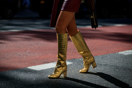 aimee song, black bag, golden boots, high boots, high heels, leather bag, leather shoes, mansur gabriel, shiny shoes, fashion week, frenchystyle, FW, jonathan paciullo, street style, NEW YORK, NYFW, SPRING SUMMER 2020, SS 20, horizontal, atmosphere details, detail