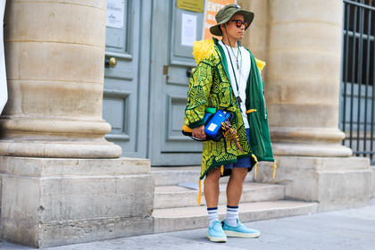 atmosphere details, blue slippers, fashion week, frenchystyle, fringes, full length, FW, green coat, green hat, horizontal, jonathan paciullo, MENSWEAR, PARIS, PFW, printed coat, SPRING SUMMER 2017, SS 17, street style, sunglasses, white t shirt