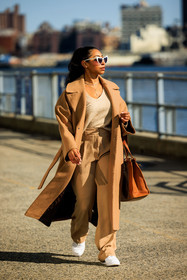 beige full look, beige trench, long trench coat, high waist pants, beige pants, white sneakers, cream low cut top, orange handbag, fashion week, frenchystyle, FW, jonathan paciullo, street style, NYFW, NEW YORK, AUTUMN WINTER 2022-2023, FALL WINTER 2022_2023, FW 22-23, vertical, full length