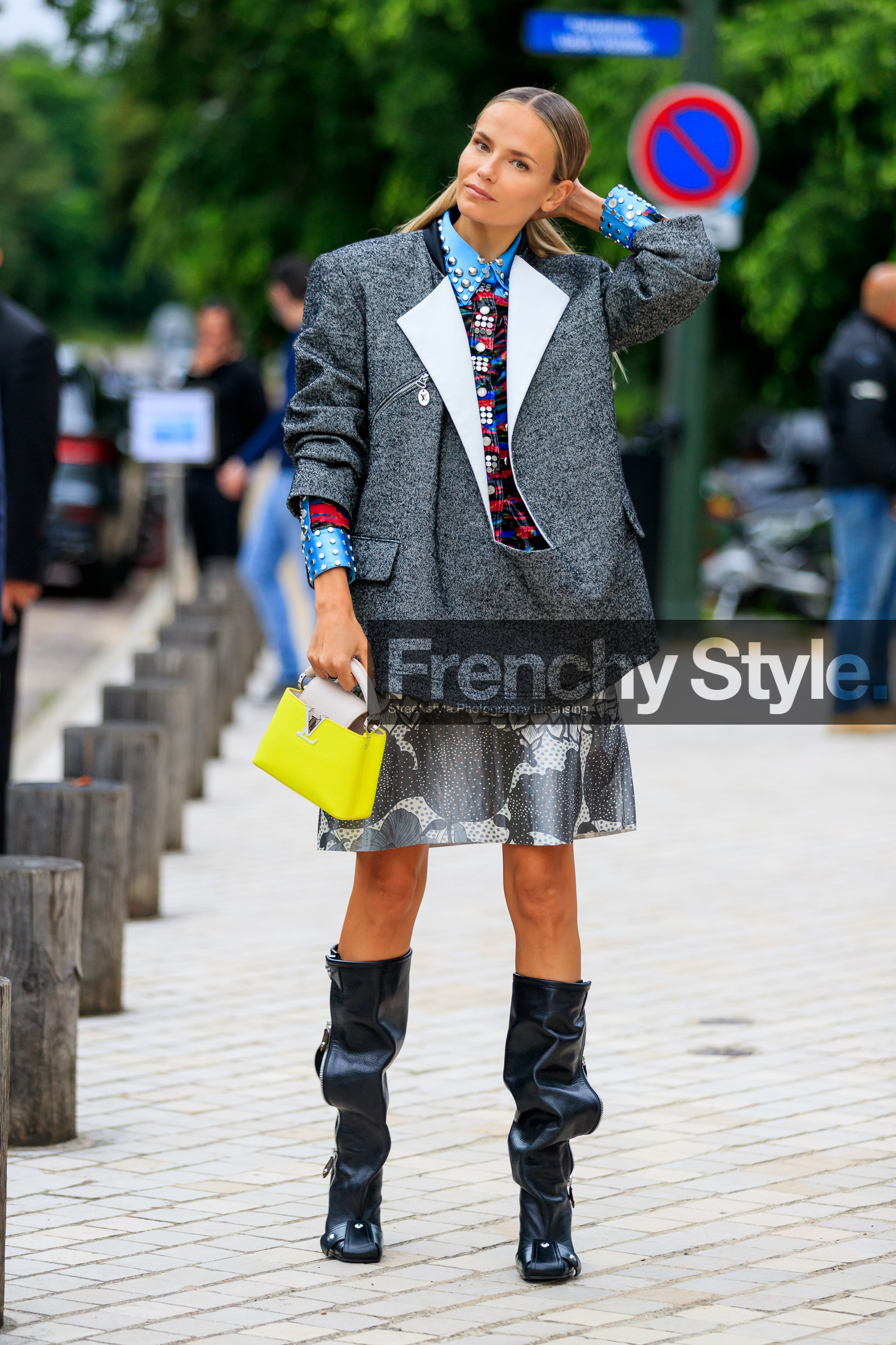 grey jacket, blue shirt, studs shirt, strassed shirt, louis vuitton bag, louis vuitton jacket, louis vuitton shirt, louis vuitton skirt, louis vuitton total look, louis vuitton capucines bag, yellow leather bag, white leather bag, bicolor bag, hand bag, mini bag, floral printed skirt, grey skirt, polka dots skirt, patchwork shirt, fashion week, frenchystyle, FW, jonathan paciullo, street style, PFW, PARIS, AUTUMN WINTER 2021-2022, FALL WINTER 2021-2022, FW 21-22, vertical, full length, natasha poly, model
